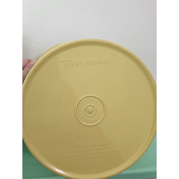 Yellow Servalier Tupperware Canisters with Gold Star Flower, Set of 2 - Picture 8 of 9